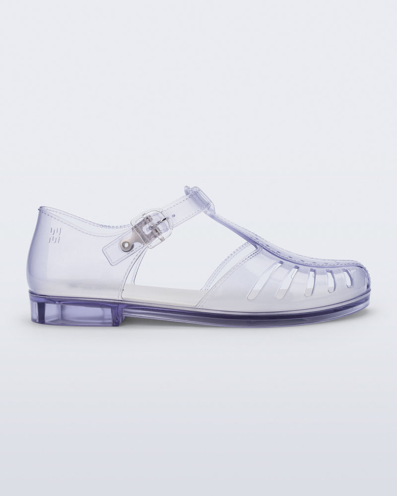 Side view of a clear Aranha 79 flat with buckle