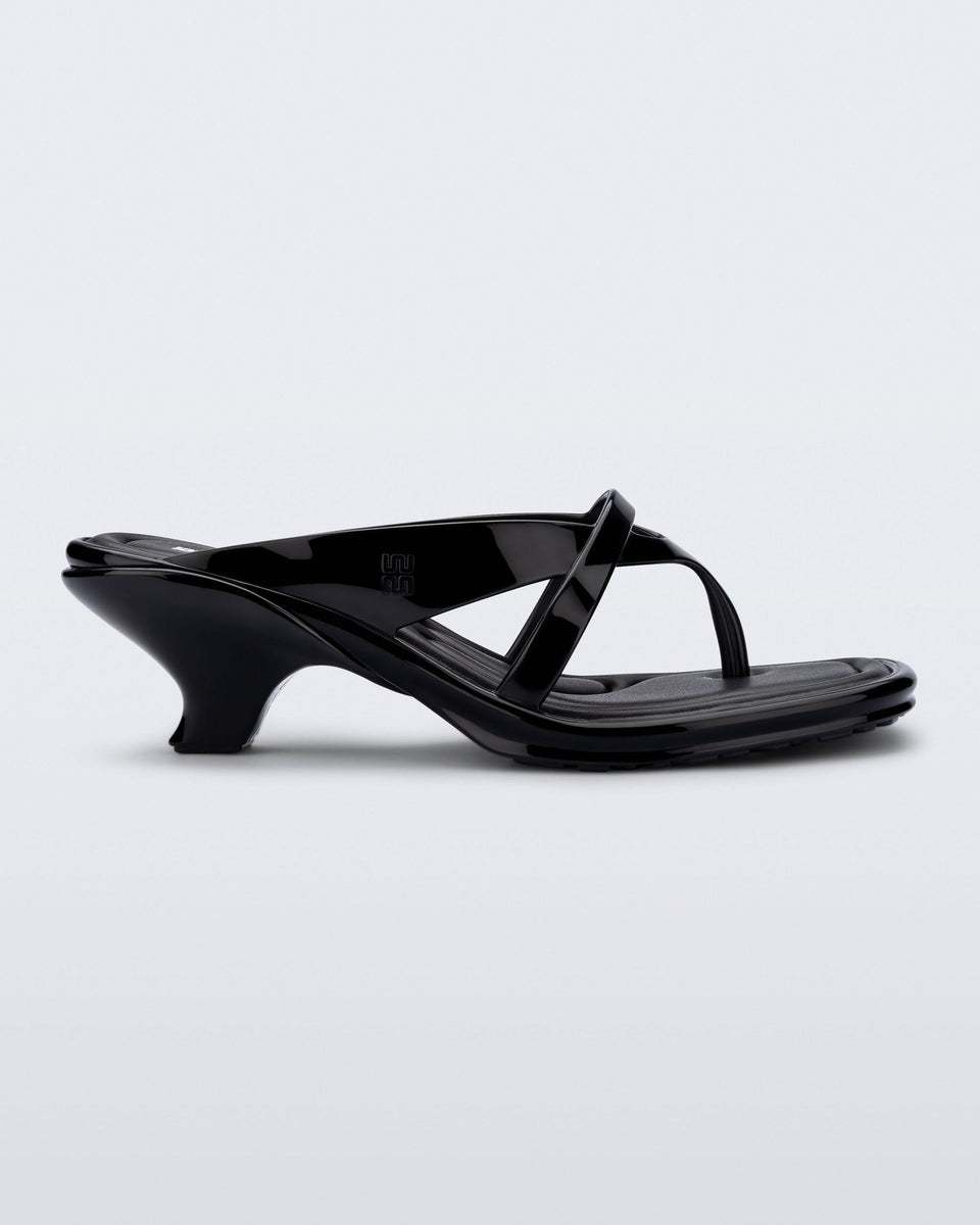 Layla Flip Flop in Black | Melissa Shoes US