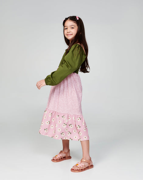 Child model in a dress wearing a pair of pearly brown kids Hip Bloomy sandal.