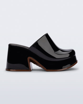 Product element, title Mia in Black
 price $119.00