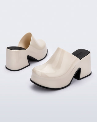 Product element, title Mia in Beige
price $119.00