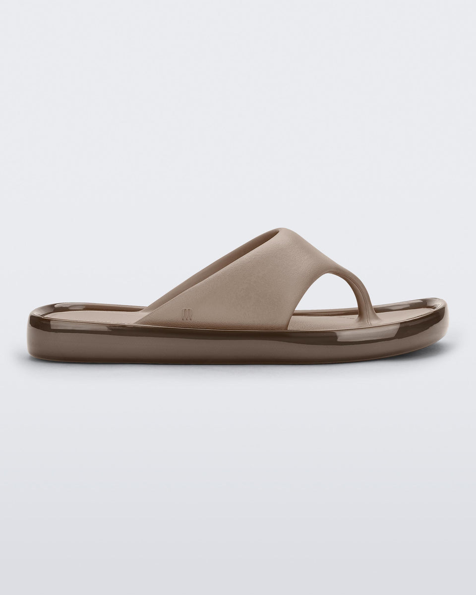 melissa ベージュ オープントゥミュール Float Flip Flop in Beige | Melissa Shoes US