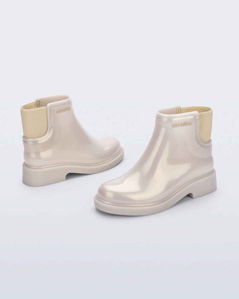 Back and side view of a pair of pearly beige Chelsea II kids boots