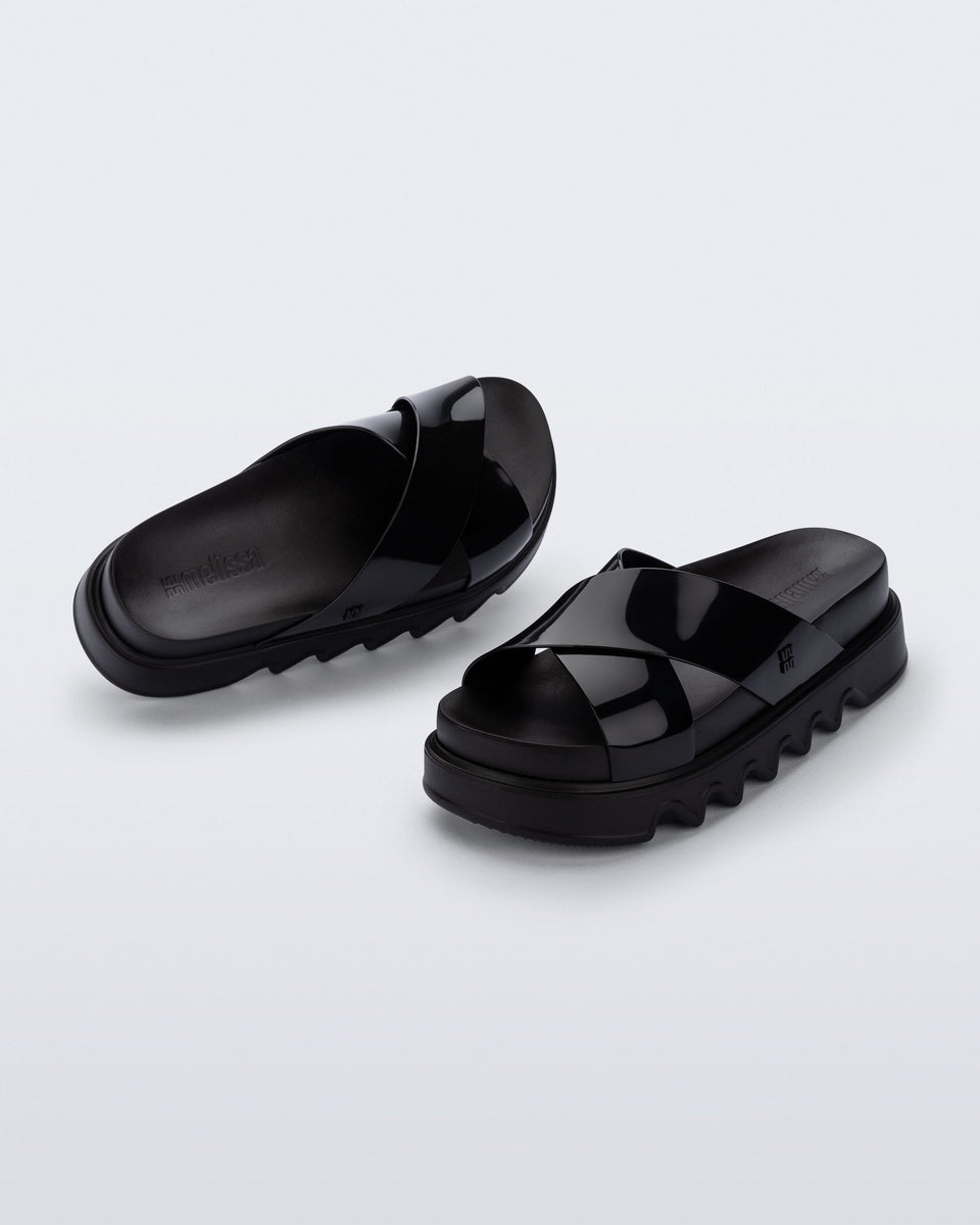 Cozy Cross Platform in Black | Melissa Shoes US
