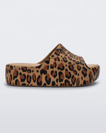 Side view of a beige Free Print Platform slide with a brown and black leopard print.
