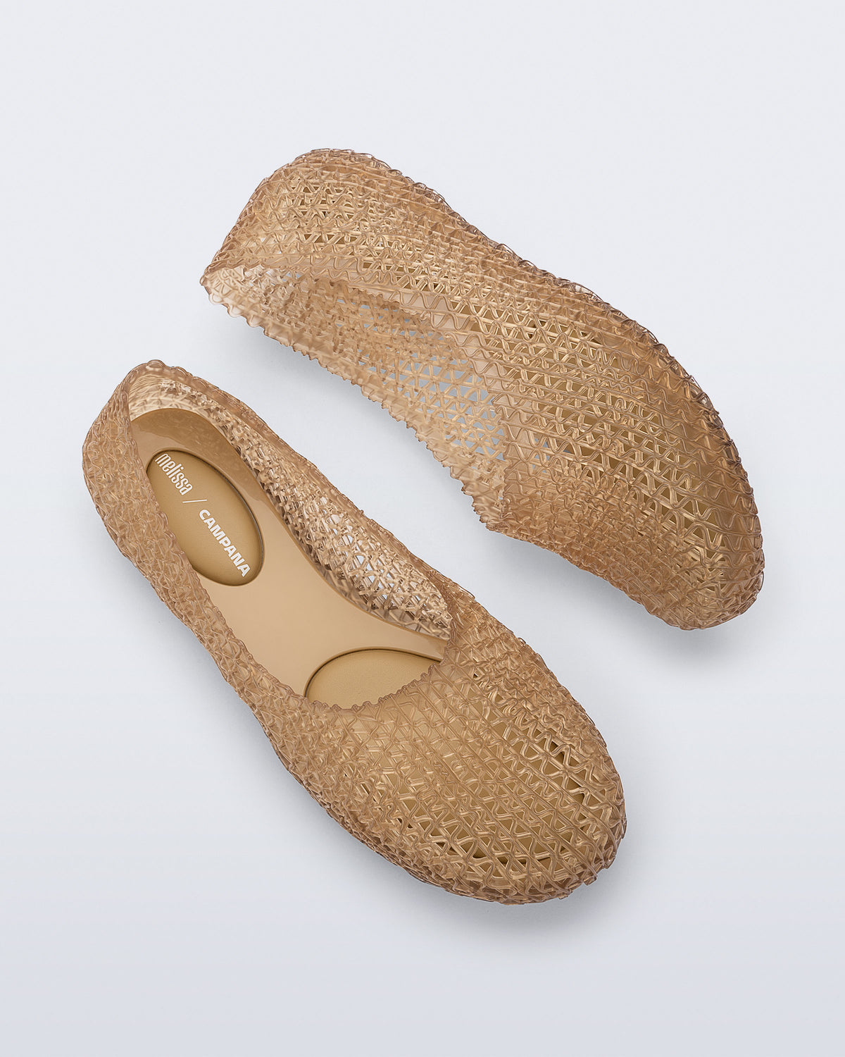 Top and side view of a pair of clear beige Campana Papel Hug flats