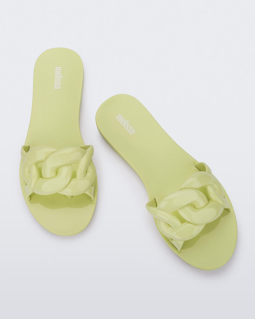 Top view of a pair of green Melissa Jelly Chain slides with a green chain detail.