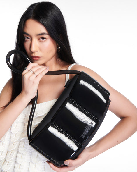 Model holding a black Airflow Bag
