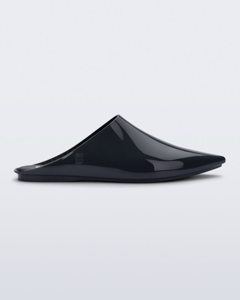 Side view of a grey She slip on with pointed toe