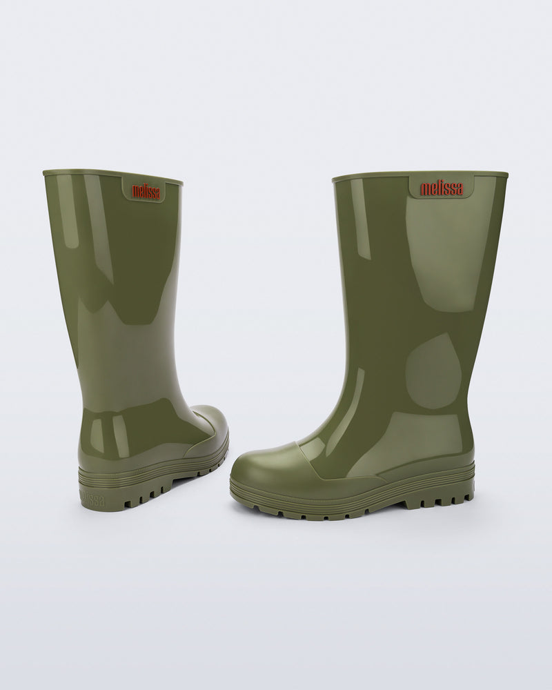 Back and angled view of a pair of army green Welly rain boots