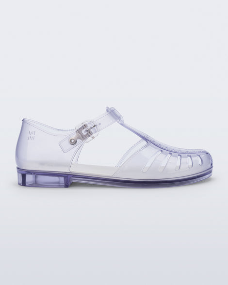 Side view of a clear Aranha 79 flat with buckle