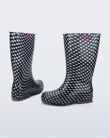 Back and angled view of a pair of black with white polka dots Welly rain boots