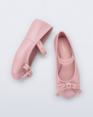 Top and side view of a pair of pink Sophie Crush kids ballerina flats with bow