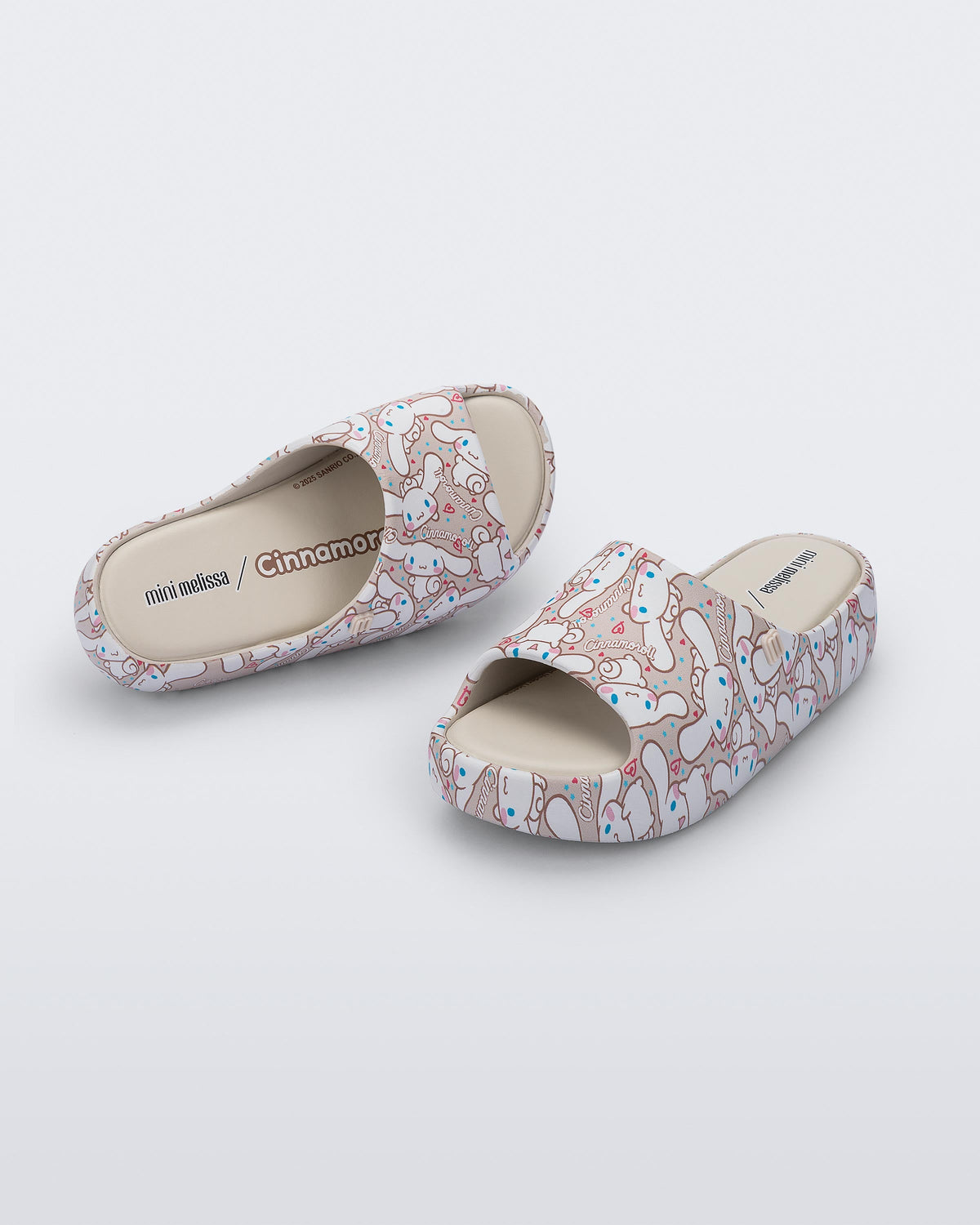 Top and angled view of a pair of beige Free Platform slides + Hello Kitty and Friends kids sandals with Hello Kitty and Friends print