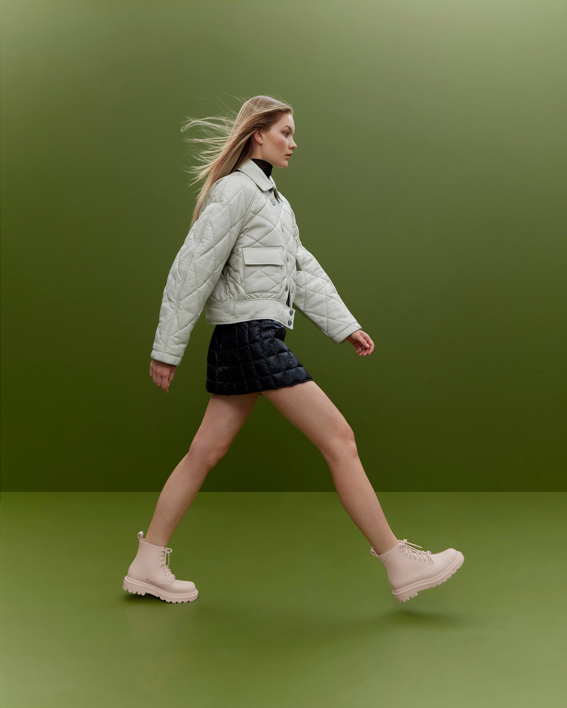 Model walking in the beige coturno boot