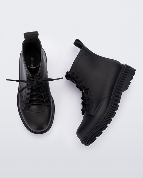Top and side view of a pair of black kids Melissa Coturno boots.