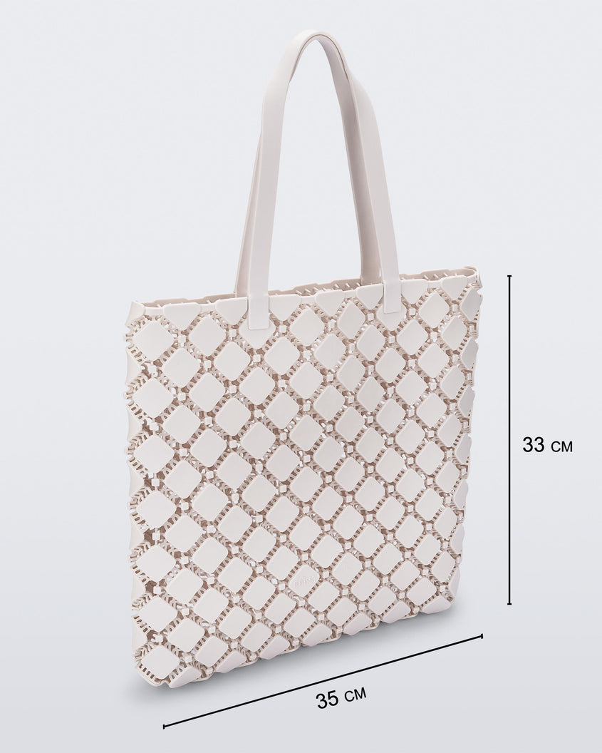 Angled view of a white Melissa Mogu  + Hikaru Matsumura bag with dimensions 35 cm length and 33 cm height