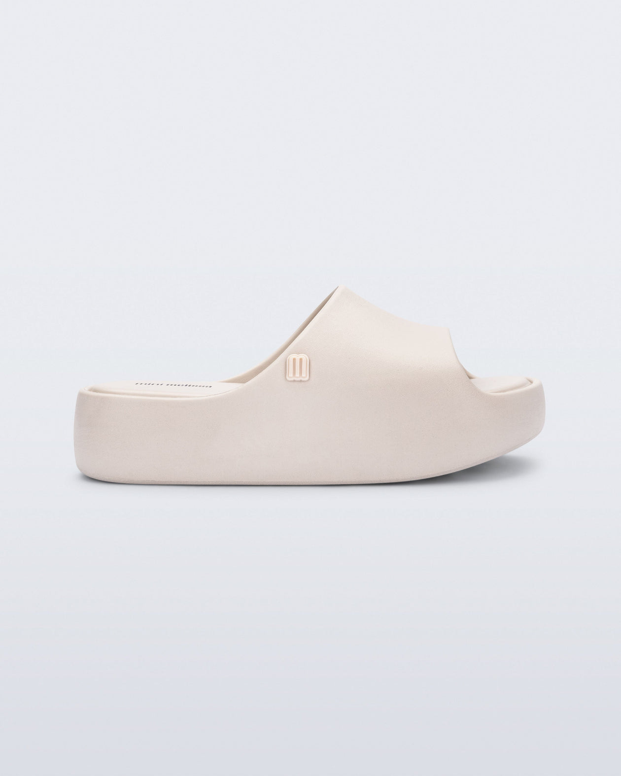 Side view of a beige Free Platform Slide kids sandal
