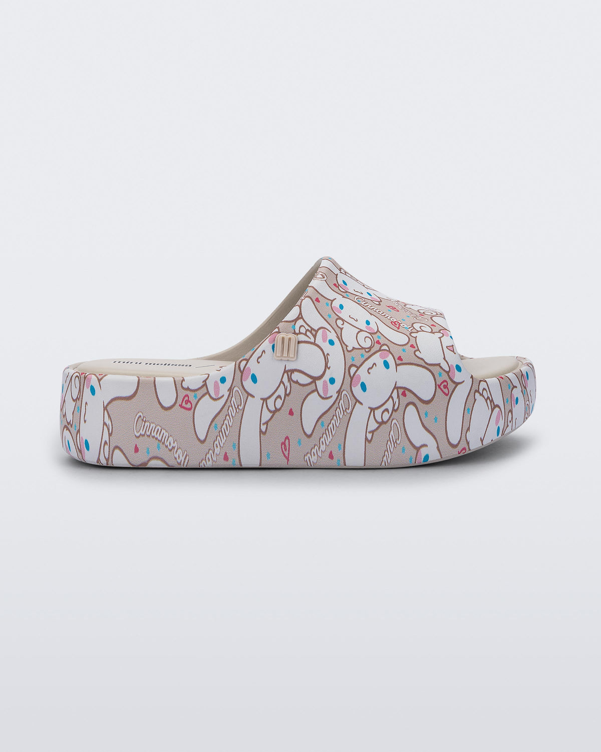 Side view of a beige Free Platform slides + Hello Kitty and Friends kids sandals with Hello Kitty and Friends print
