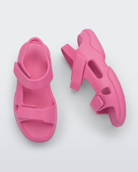 Top and side view of a pair of pink Free Papete sandals