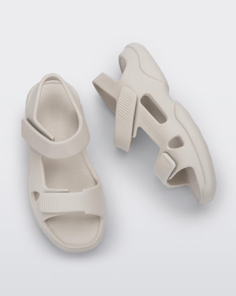 Top and side view of a pair of beige Free Papete sandals
