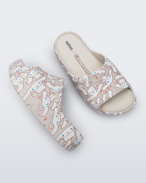 Top view of a pair of beige Hello Kitty + Friends Free Platform with Hello Kitty and Friends print