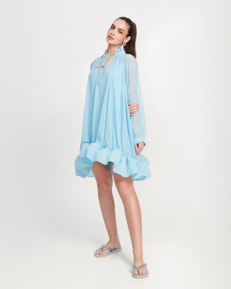 Model in a blue dress wearing a pair of blue Flip Flop Airflow sandals with a clear blue strap and yellow bottom
