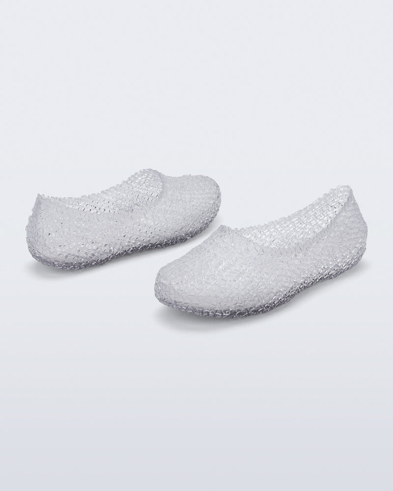 Back and front angled view of a pair of clear Campana Papel Hug flats