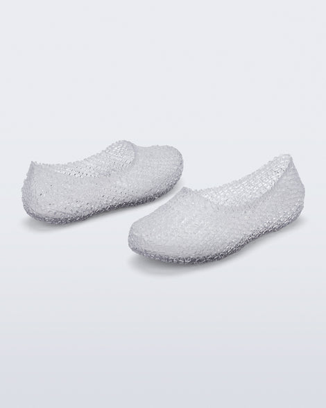 Back and front angled view of a pair of clear Campana Papel Hug flats