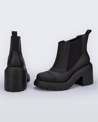 Product element, title Courtney in Black
 price $129.00