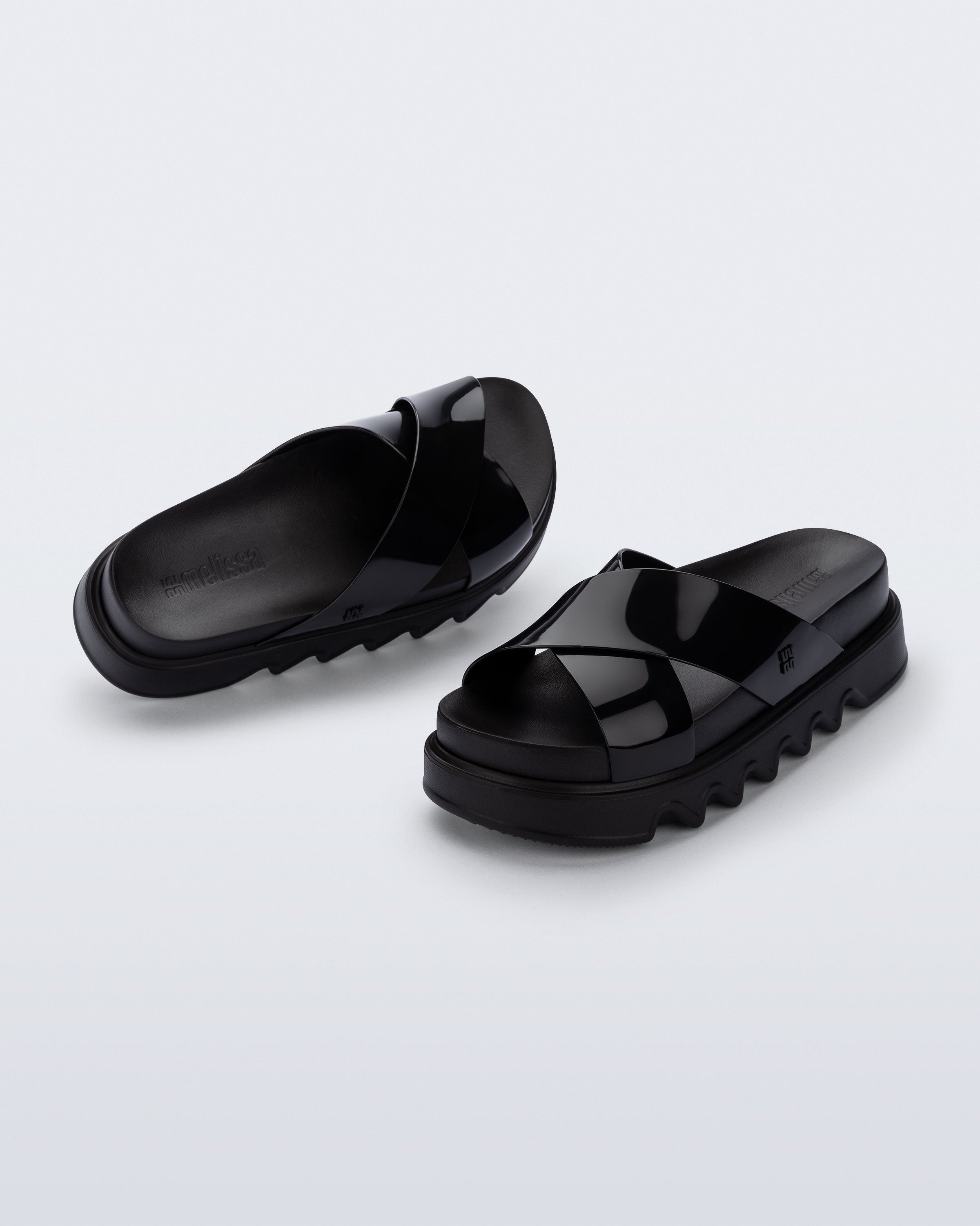 Cozy Cross Platform in Black/Tortoise | Melissa Shoes US