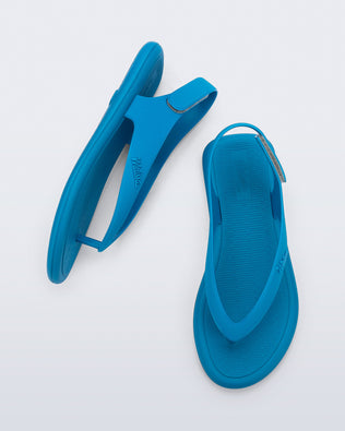 Side and top  view of a pair of blue Sun Samba thong sandals