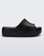 Side view of the black Free Platform women's slide