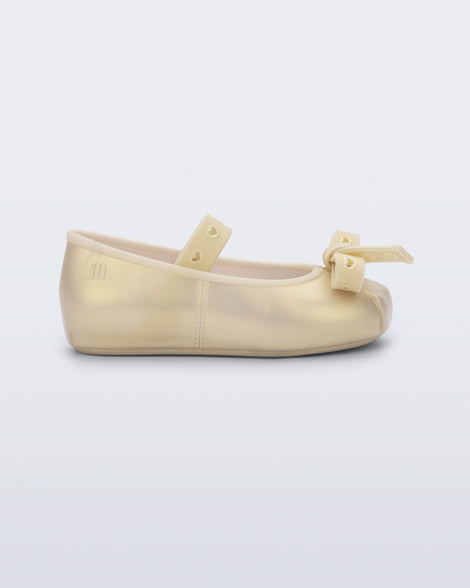 Side view of a pearly beige Sophie Crush baby ballerina flat with bow