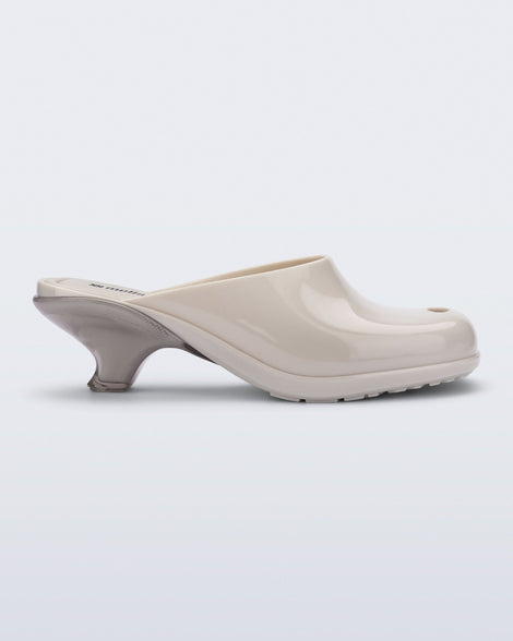 Side view of a light beige Gaia kitten heel with peep toe