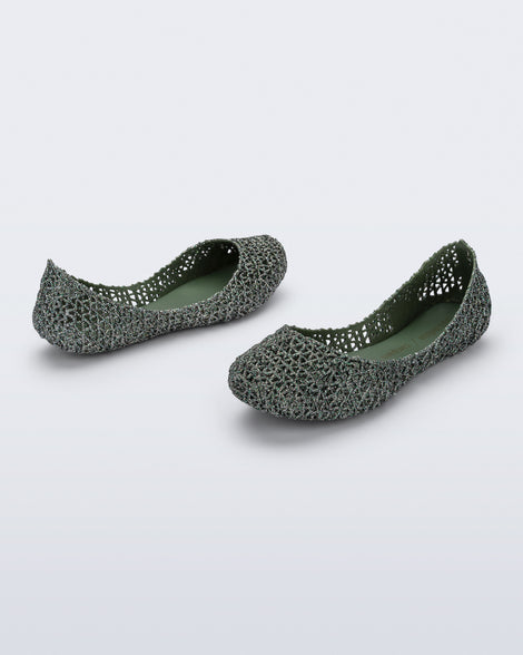 Angled view of a pair of glitter green Campana kids flats