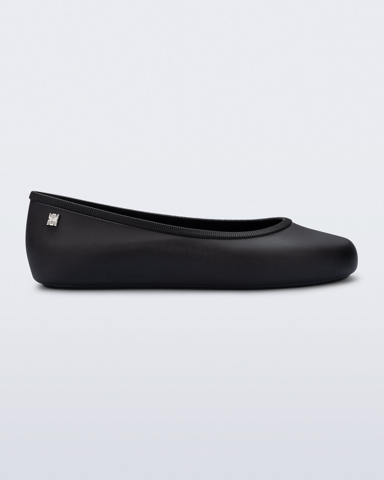 Side view of a black Soft Ballerina Essential Flat