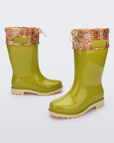 Side and angled view of a pair of green Rain Boots kids