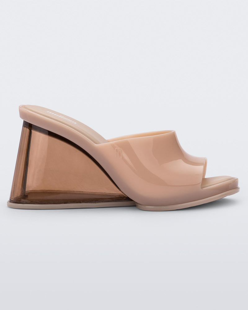 Side view of a beige Melissa Darling heel with a clear sole.